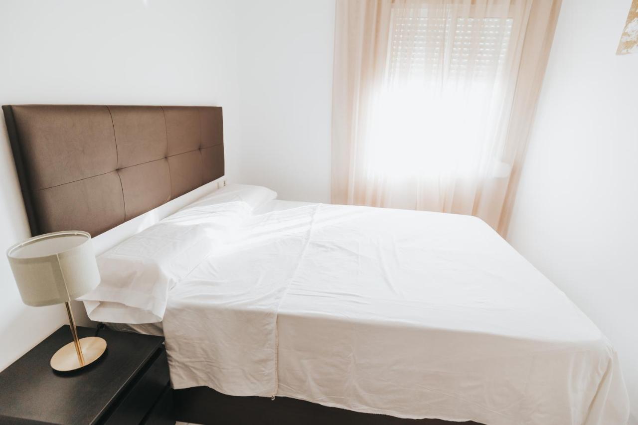 Shiny Nab Super Family Apartment มาลากา ภายนอก รูปภาพ
